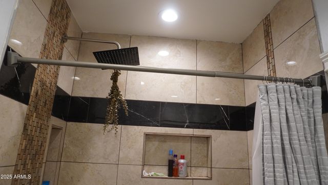 920 W TAMARISK Street, Phoenix, AZ 85041