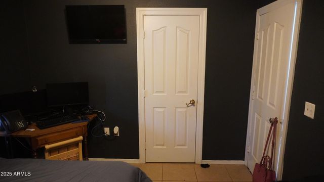 920 W TAMARISK Street, Phoenix, AZ 85041