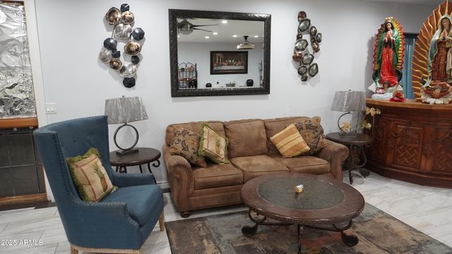 920 W TAMARISK Street, Phoenix, AZ 85041