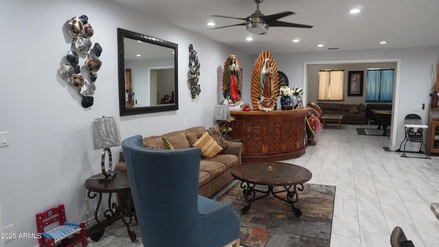 920 W TAMARISK Street, Phoenix, AZ 85041