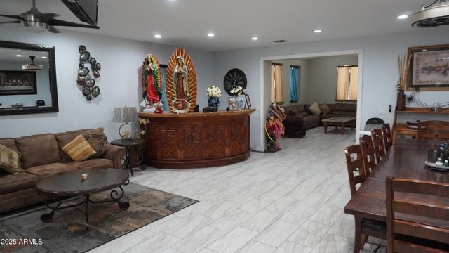 920 W TAMARISK Street, Phoenix, AZ 85041