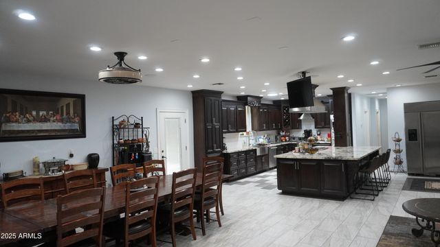 920 W TAMARISK Street, Phoenix, AZ 85041