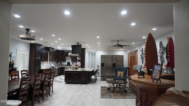 920 W TAMARISK Street, Phoenix, AZ 85041