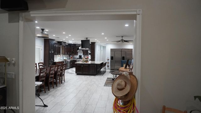 920 W TAMARISK Street, Phoenix, AZ 85041