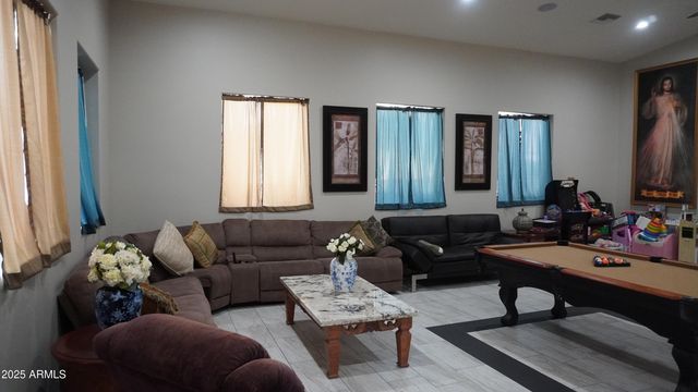 920 W TAMARISK Street, Phoenix, AZ 85041