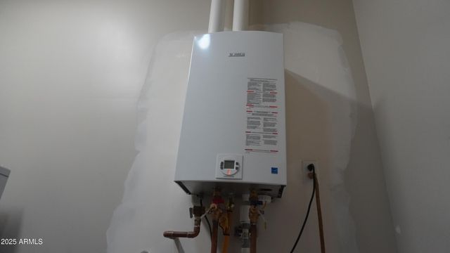 920 W TAMARISK Street, Phoenix, AZ 85041