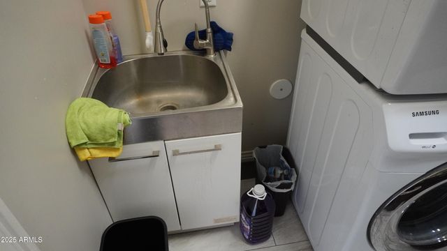 920 W TAMARISK Street, Phoenix, AZ 85041