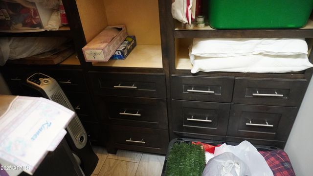 920 W TAMARISK Street, Phoenix, AZ 85041