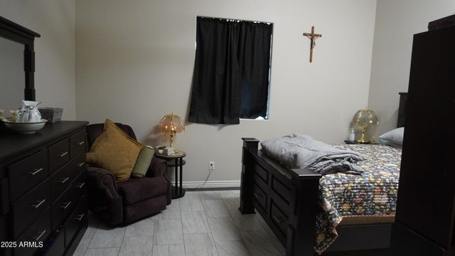 920 W TAMARISK Street, Phoenix, AZ 85041