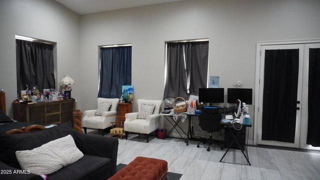 920 W TAMARISK Street, Phoenix, AZ 85041