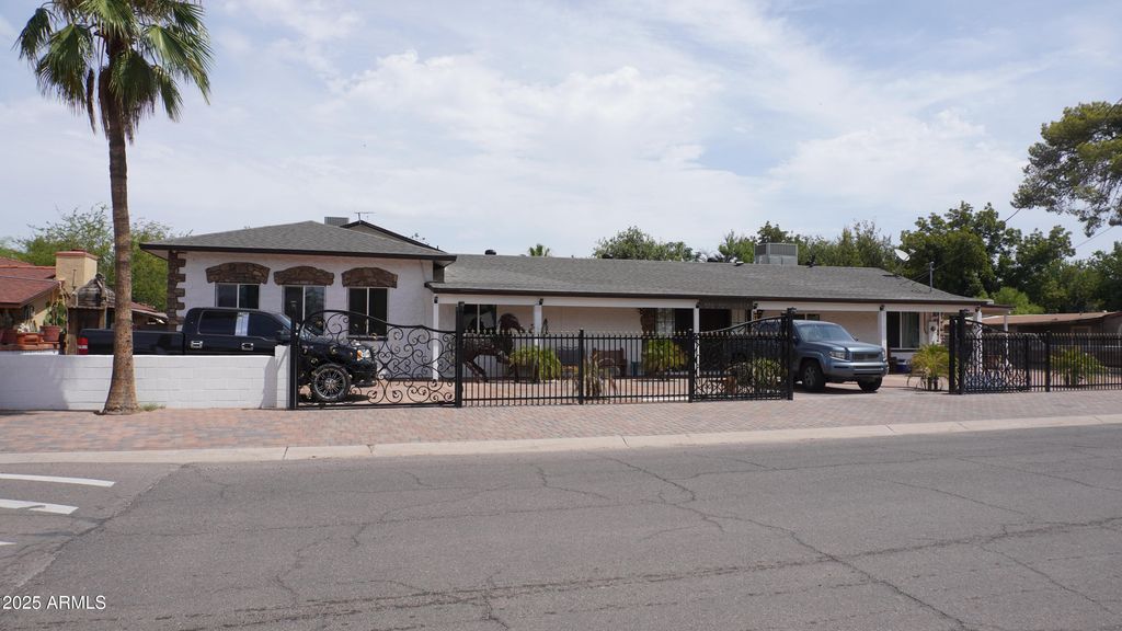 920 W TAMARISK Street, Phoenix, AZ 85041