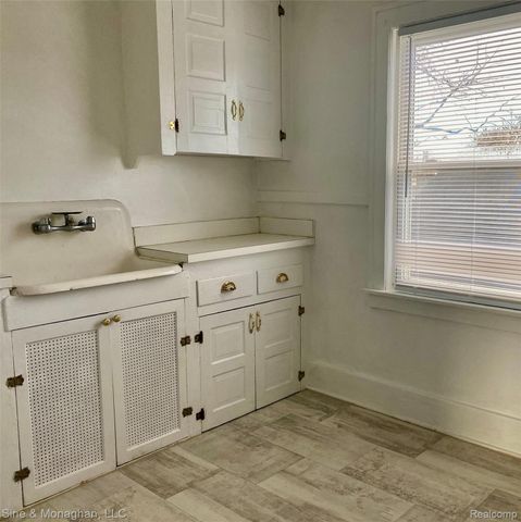 203 Virginia Avenue, Royal Oak, MI 48067