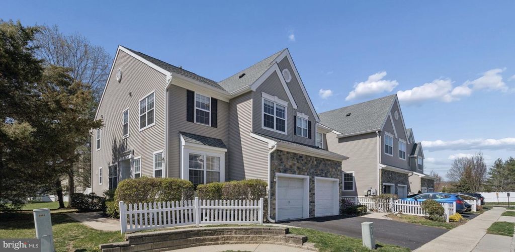 701 DAHLIA CIR, Dayton, NJ 08810