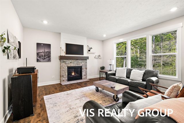 6318 Eaglewood Drive, Hudsonville, MI 49426