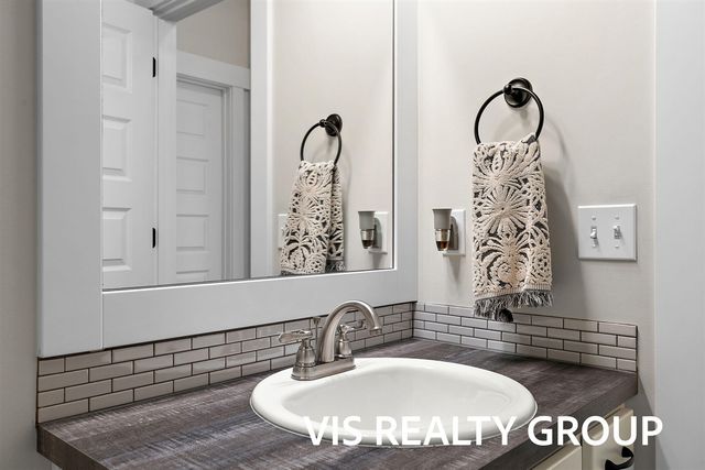 6318 Eaglewood Drive, Hudsonville, MI 49426