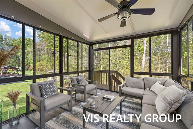 6318 Eaglewood Drive, Hudsonville, MI 49426