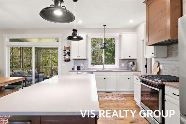 6318 Eaglewood Drive, Hudsonville, MI 49426