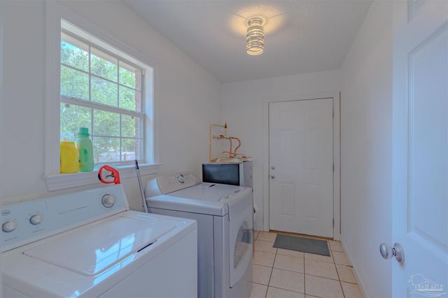 4342 Lorraine Ct, Gulf Breeze, FL 32563