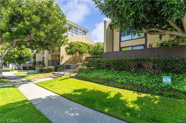 3520 Maricopa Street 16, Torrance, CA 90503