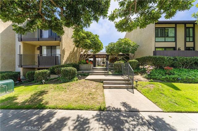 3520 Maricopa Street 16, Torrance, CA 90503