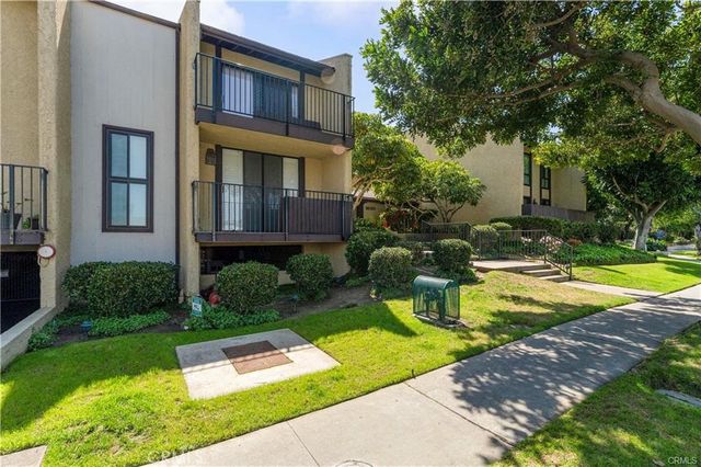 3520 Maricopa Street 16, Torrance, CA 90503