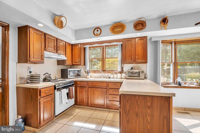 52 MEER DR, Feasterville Trevose, PA 19053