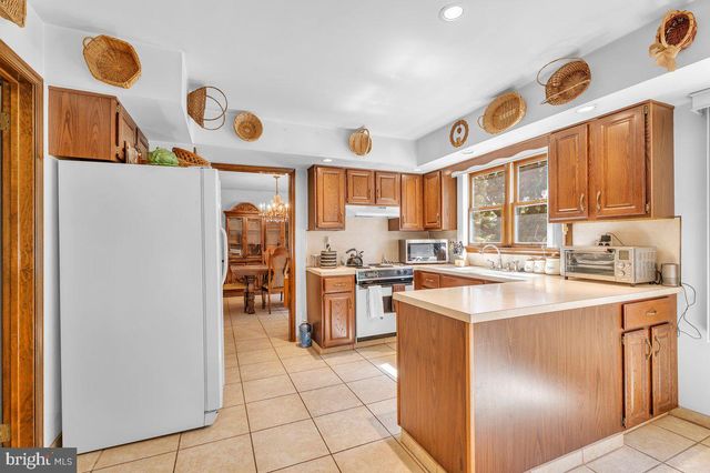 52 MEER DR, Feasterville Trevose, PA 19053