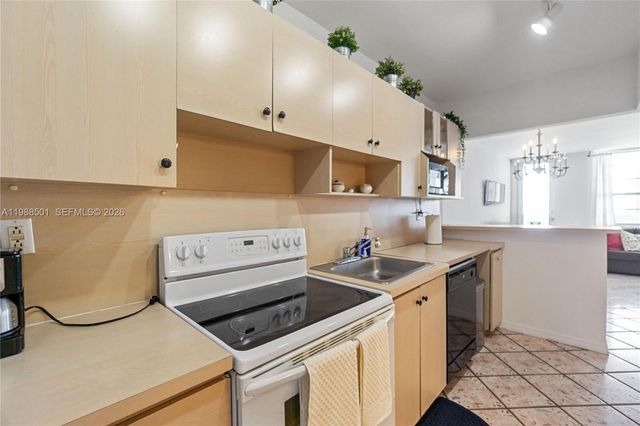 100 Lincoln Rd 818, Miami Beach, FL 33139