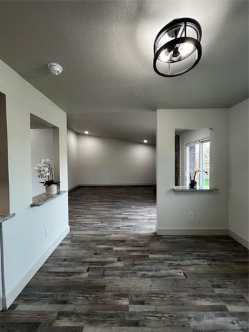 2505 Clearwood Drive, Arlington, TX 76014