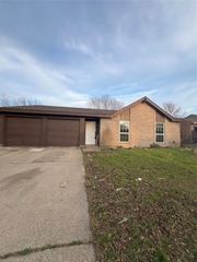 2505 Clearwood Drive, Arlington, TX 76014