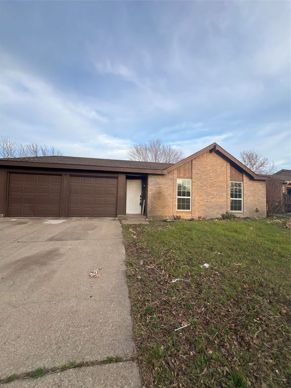 2505 Clearwood Drive, Arlington, TX 76014