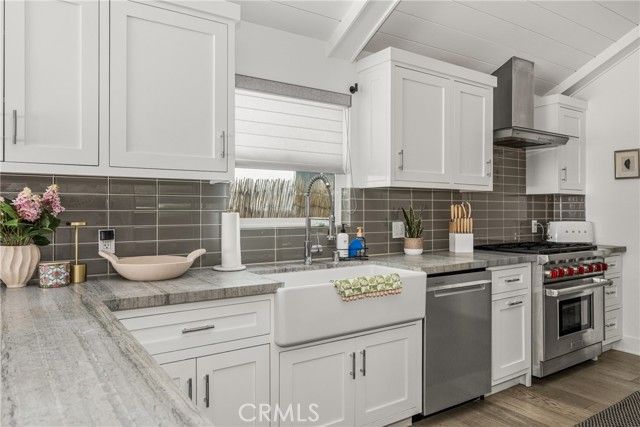 306 Alvarado Place, Newport Beach, CA 92661