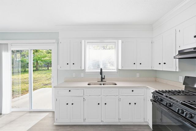 1015 Towering Oaks Drive, Jacksonville, AR 72076