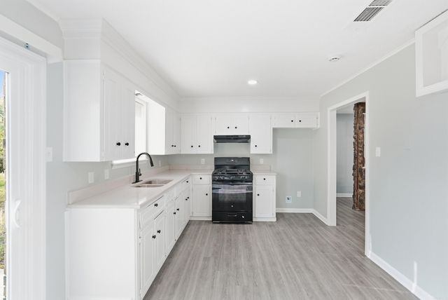 1015 Towering Oaks Drive, Jacksonville, AR 72076