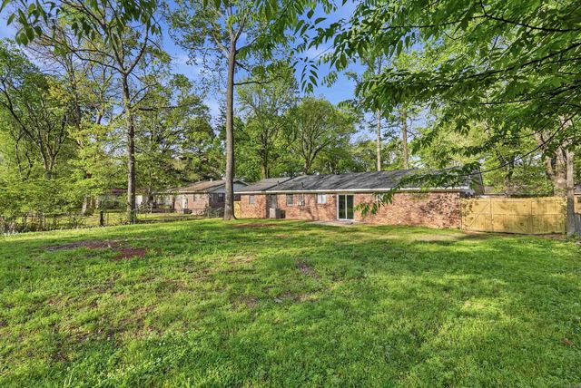 1015 Towering Oaks Drive, Jacksonville, AR 72076