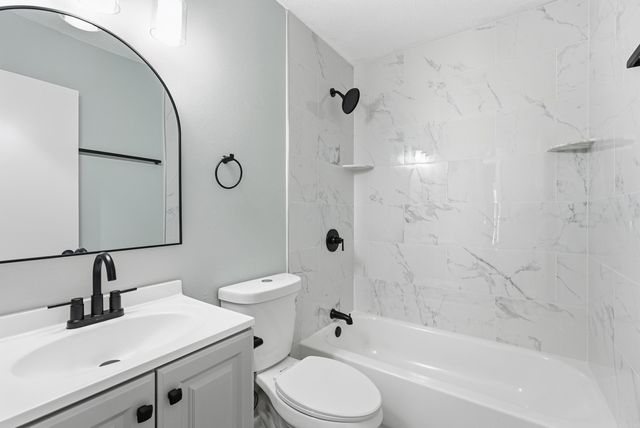 1015 Towering Oaks Drive, Jacksonville, AR 72076