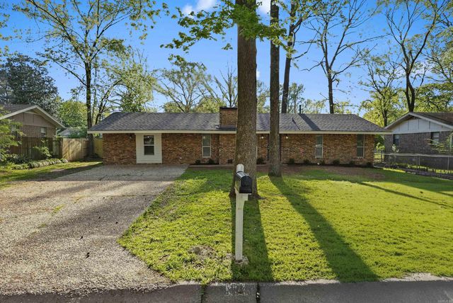 1015 Towering Oaks Drive, Jacksonville, AR 72076