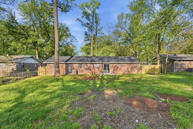 1015 Towering Oaks Drive, Jacksonville, AR 72076