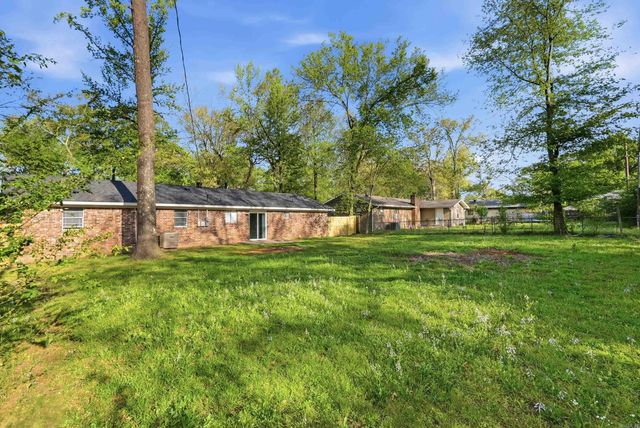 1015 Towering Oaks Drive, Jacksonville, AR 72076