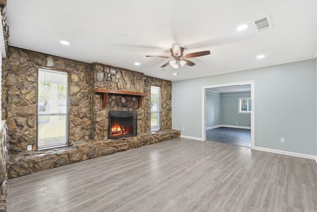 1015 Towering Oaks Drive, Jacksonville, AR 72076