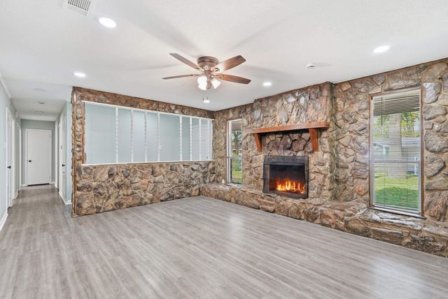 1015 Towering Oaks Drive, Jacksonville, AR 72076