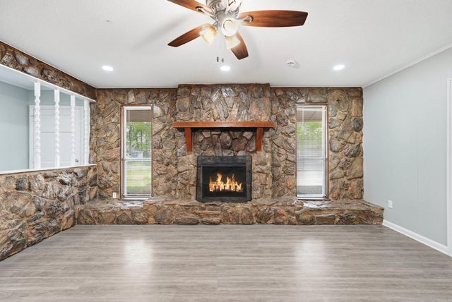 1015 Towering Oaks Drive, Jacksonville, AR 72076