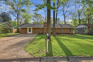 1015 Towering Oaks Drive, Jacksonville, AR 72076