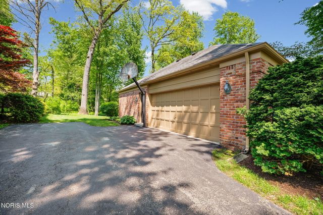 4538 Woodbriar Dr, Toledo, OH 43623