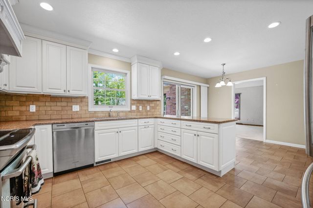 4538 Woodbriar Dr, Toledo, OH 43623
