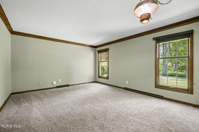 4538 Woodbriar Dr, Toledo, OH 43623