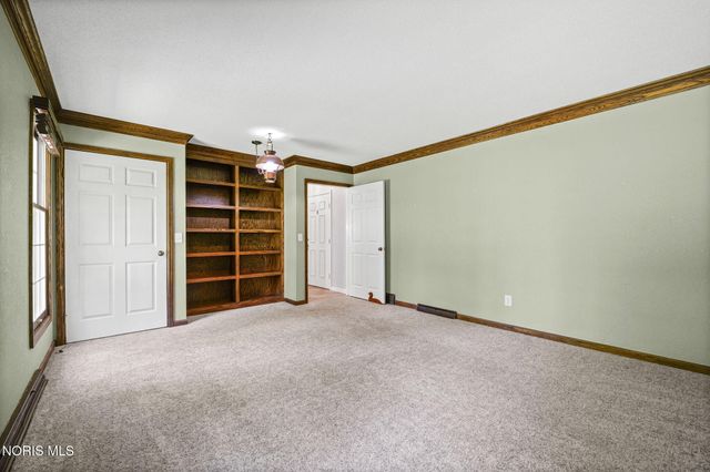 4538 Woodbriar Dr, Toledo, OH 43623