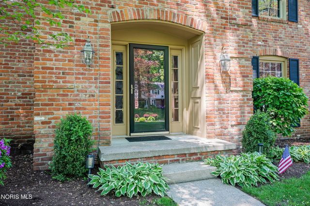 4538 Woodbriar Dr, Toledo, OH 43623