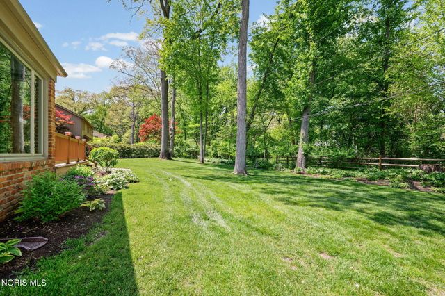 4538 Woodbriar Dr, Toledo, OH 43623