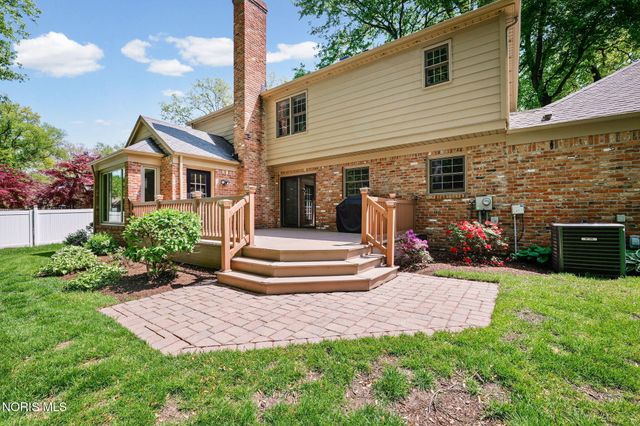 4538 Woodbriar Dr, Toledo, OH 43623